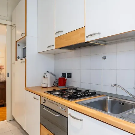 Charming With Balcony & Wi-fi * Milano