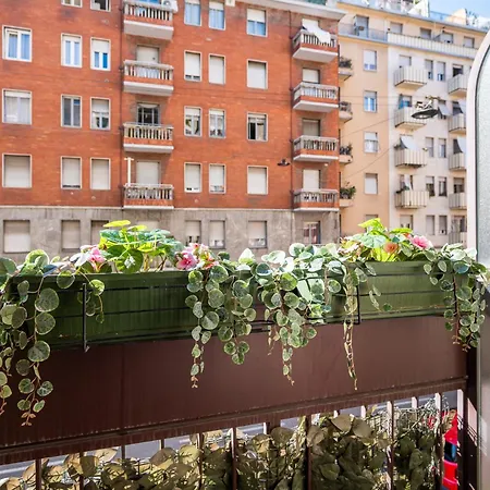 Appartamento Charming With Balcony & Wi-fi Milano