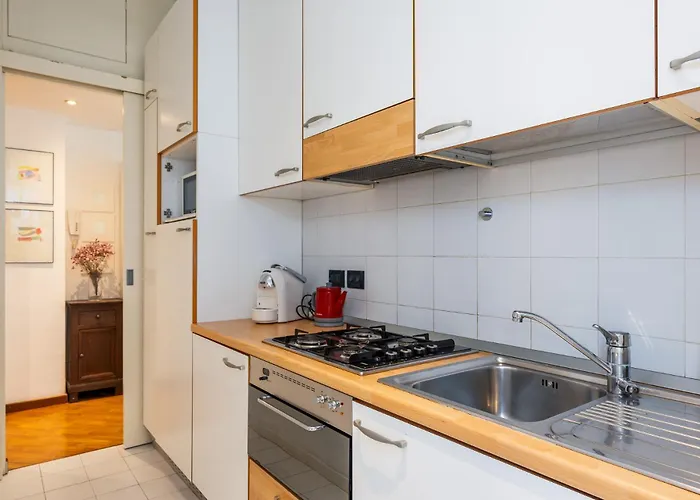Charming With Balcony & Wi-fi * Mailand
